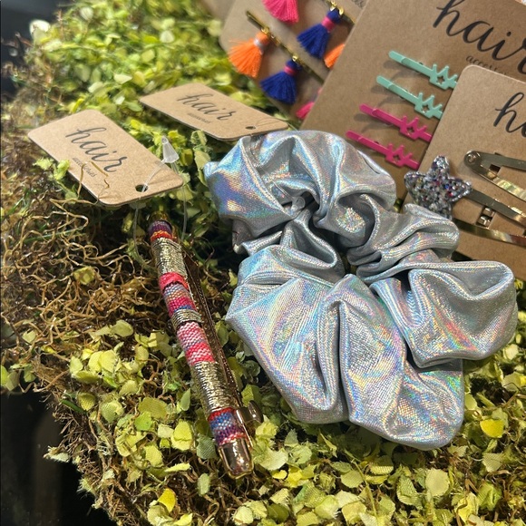 Buckhead Betties Orange/White Cosmetic Bag Set with Hair Care & Accessories NWT - Picture 6 of 9